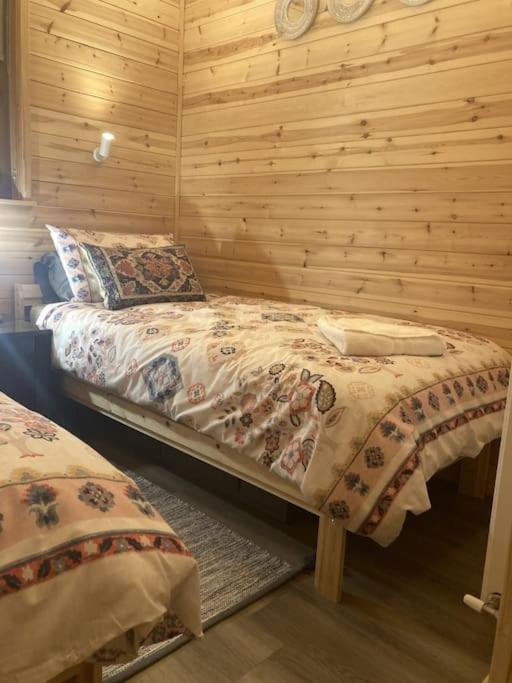 Eco-Friendly Cabins Cabin 1 Norton Disney Exterior photo